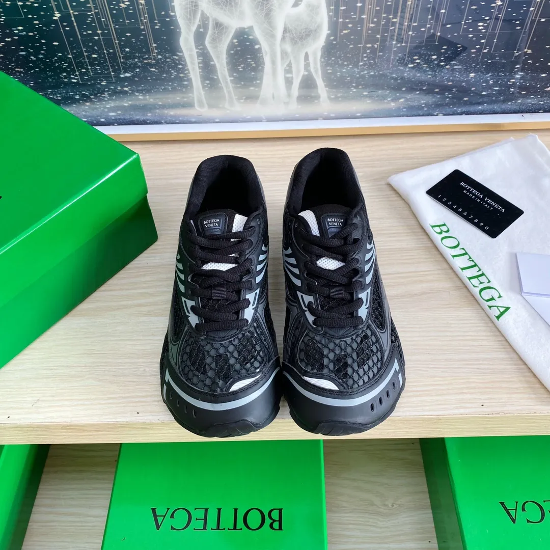 p620🐮🐮High-end version, the original 1:1 couple style new model is on the shelves🔥BV Orbit sneakers Wang Yibo's same style couple's Dad Runner sneakers, made of lightweight technical mesh fabric. Features a geometric patterned rubber outsole. The outsole is made of color-blocked TPU outsole. Size: women’s shoes 35-40, men’s shoes 39-45.